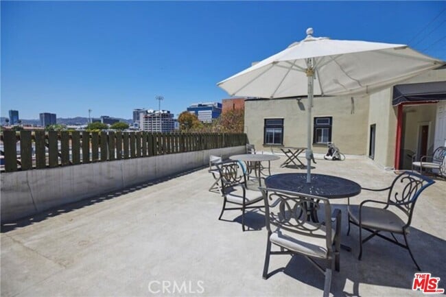 Photo - 1275 N Wilton Pl Unidad C