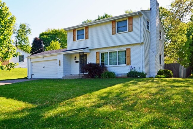 Building Photo - Beautiful 3-Bed 3-Bath Home in Golden Valley - Available 6/1!