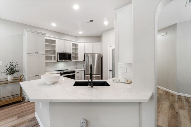 Photo - 29 Cypress Bayou Ct