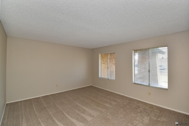 Photo - 2716 W Oakwood Ln