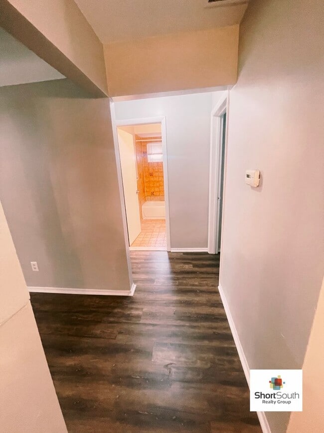 Photo - 2 bed 1 bath Duplex Ready for Immediate move in. Unit 48139 Meadow Lane