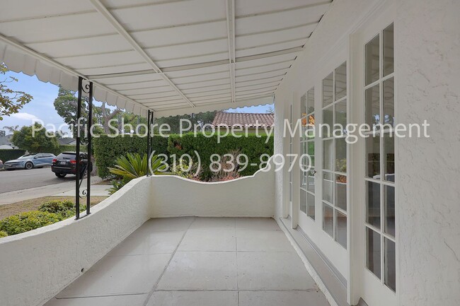 1107 Superba Ave