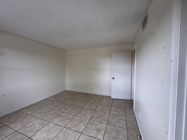 Photo - 2050 N Congress Ave
