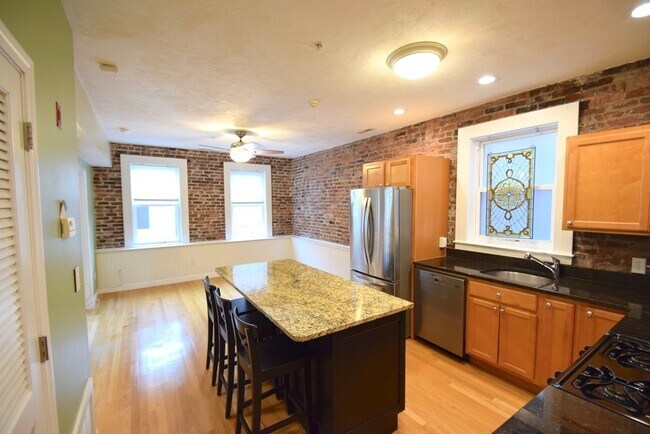 Photo - 172 Cottage St Unit 3