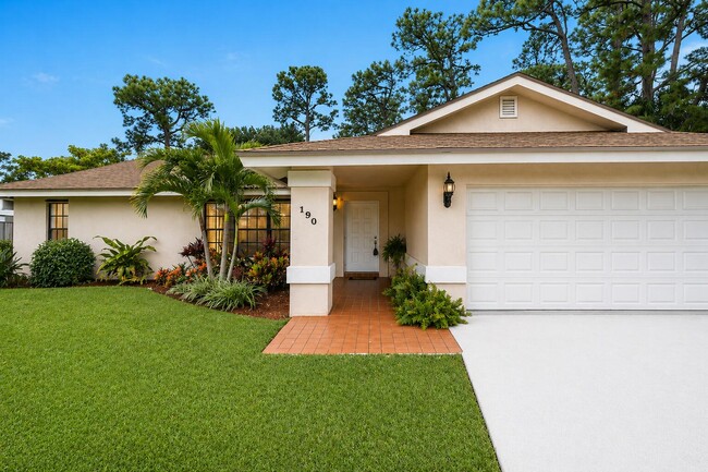 Building Photo - 190 Parkwood Dr S