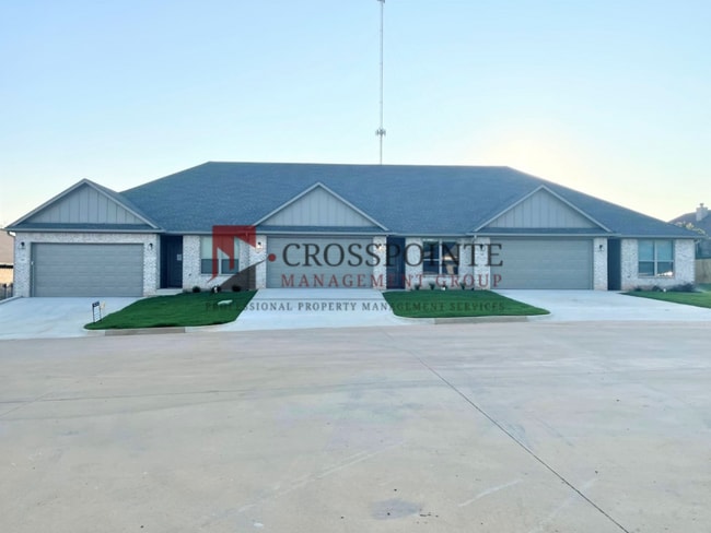 Building Photo - Luxury 3 Bedroom 2 Bath Townhomes in Bullard ISD!