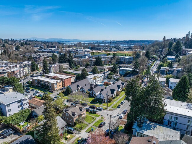 5212 Ravenna Ave NE Unit 08