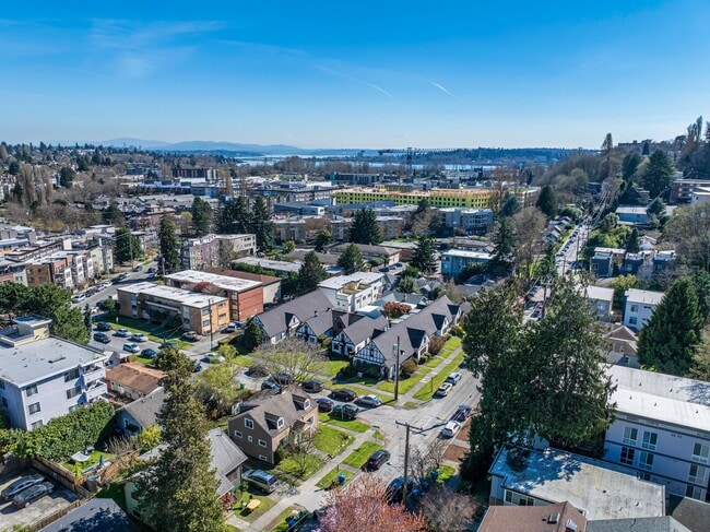 Photo - Benton Court Apartments