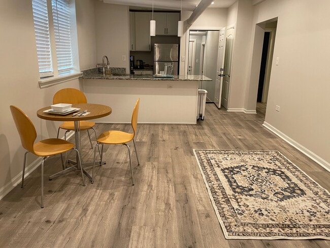 Building Photo - 3740 W Eastwood Ave