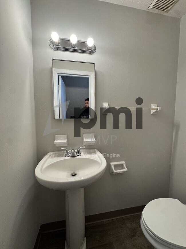 Photo - 4056 Carlton Ave Unit B