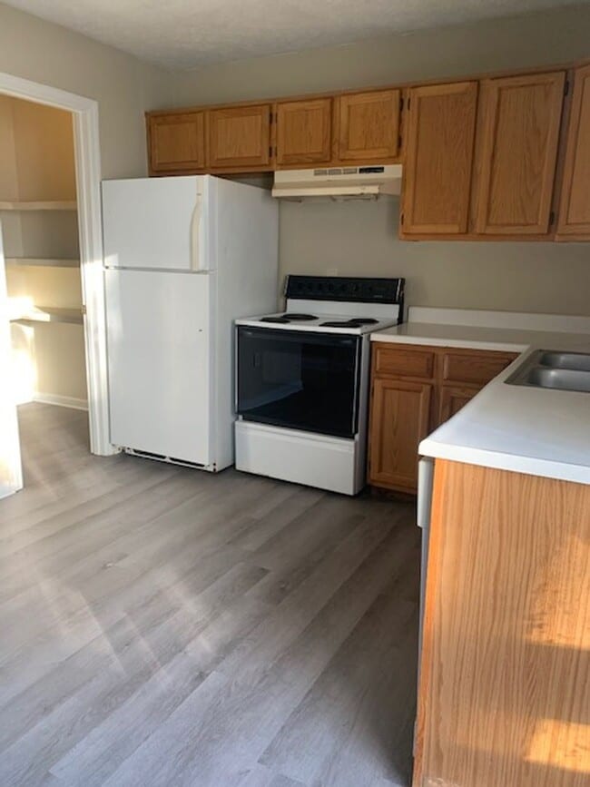 Photo - 20 Bedroom, 2 bath home located close to Downtown Nicholasville, KY