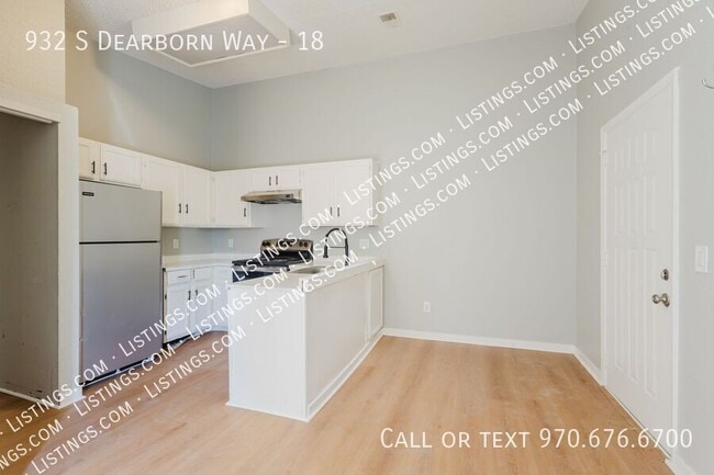 Photo - 932 S Dearborn Way