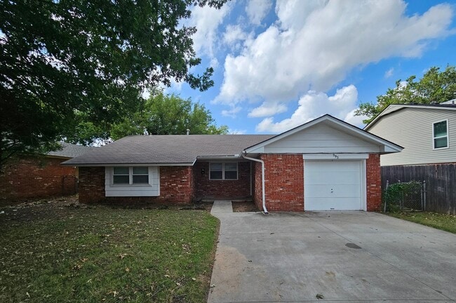Building Photo - (3) Bed/(2) Bath Avail NOW!! Pet Negotiable!