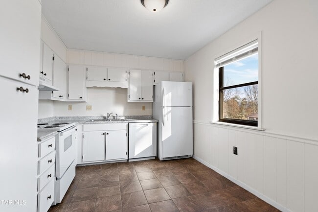 Photo - 1001 Kiser Blvd