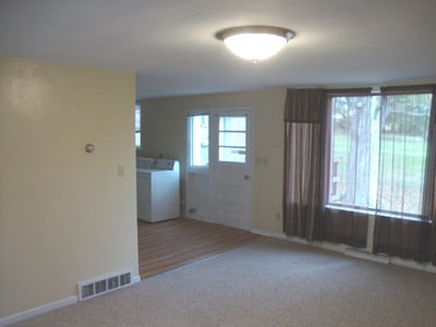 Puerta de entrada desde la sala de estar. - 415 Oak Dr Unidad Fl. 1