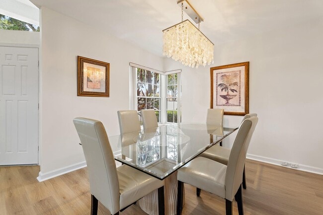 Photo - 137 Eagleton Ct