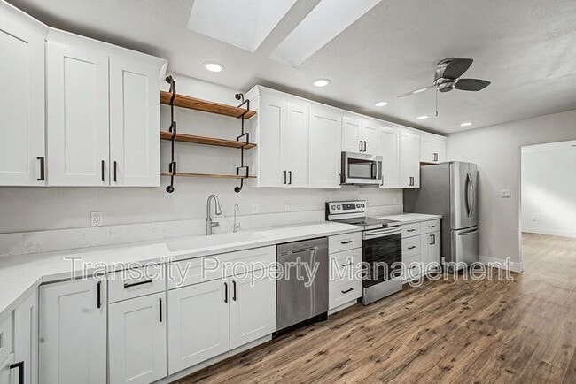 511 N Lesueur
