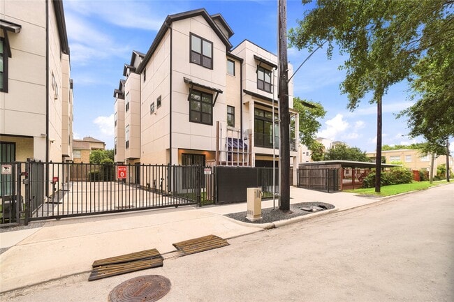 Photo - 1823 Prospect St
