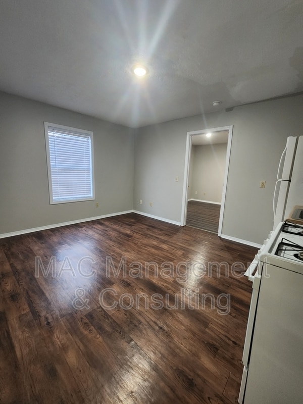 Building Photo - 1325 Virginia Ave Unit A23