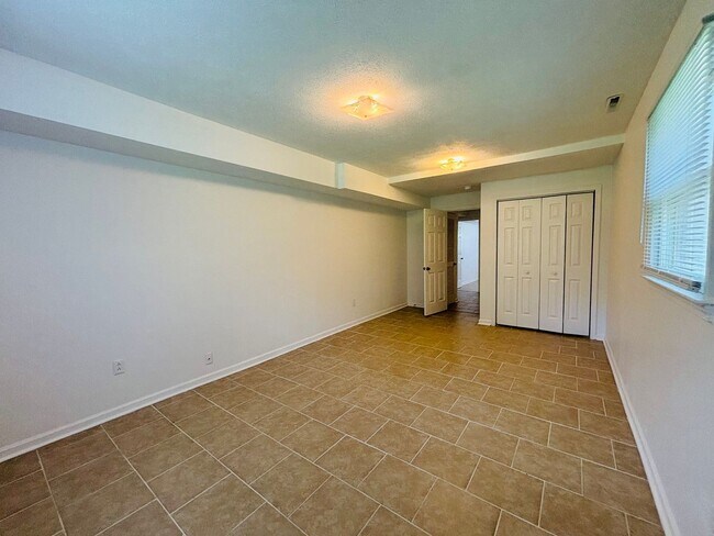306 Woodbine Dr