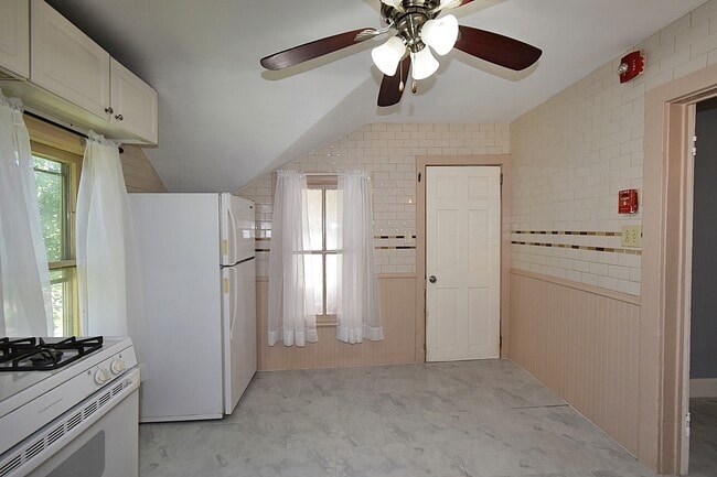Photo - 105 N Jefferson St Unit 2