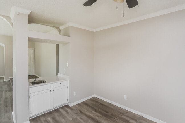 Photo - 2001 Valley Falls Ave