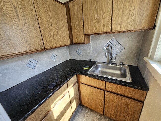 Photo - 4004 E 147th St