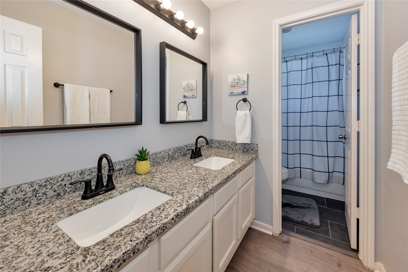 Photo - 10815 Oak Bayou Ln