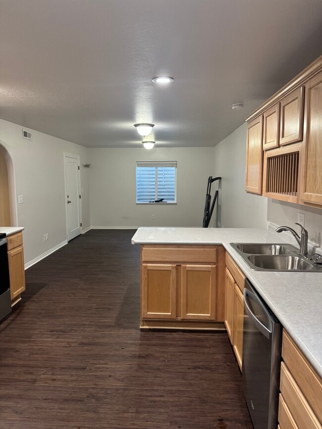 Kitchen/Living Room (1) - 6672 W Valley Oak Dr