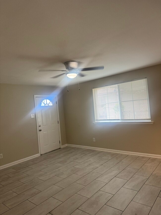 Photo - 8832 Dinkins St