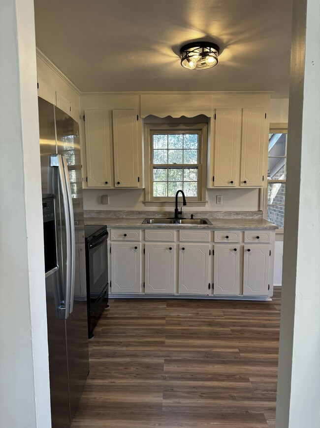 Photo - 102 Busbee Ct
