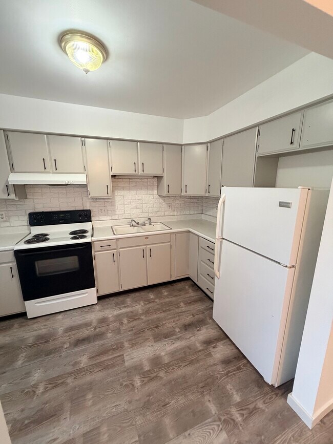 Remodeled kitchen - 113 Hope Dr Unit B