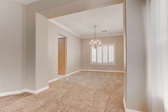 Photo - 809 Royal Birch Ln