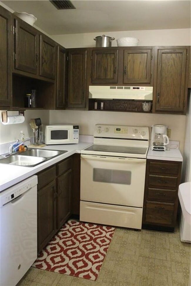 Photo - ANNUAL RENTAL 1/1 COMING SOON 55+ Unit 104