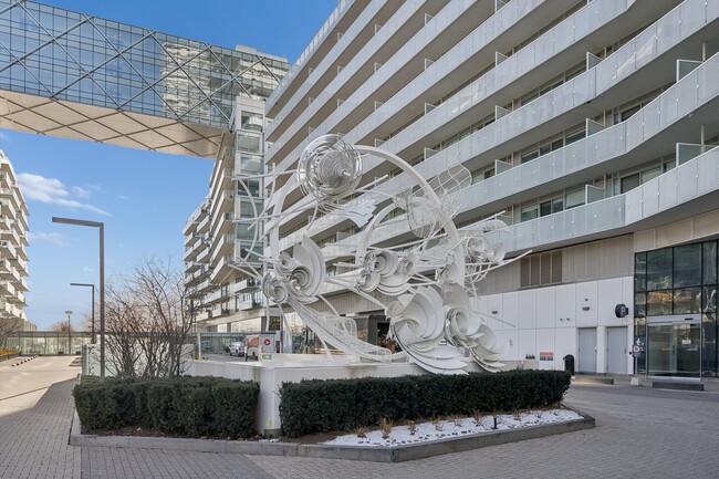 Photo - 15 Queens Quay E