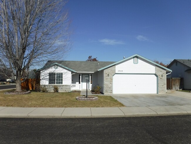 Charming 3 be 2 bath home on a corner lot,... - Charming 3 be 2 bath home on a corner lot,...