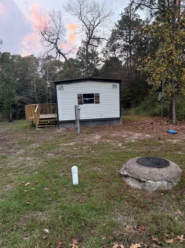 Photo - 279 White Oak Cir