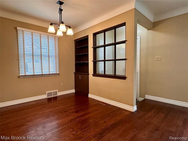 Photo - 9 Chippewa Ave