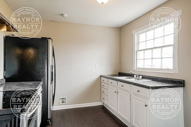 Photo - 2856 Cornwallis Rd