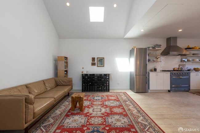 Building Photo - 449 Gates St