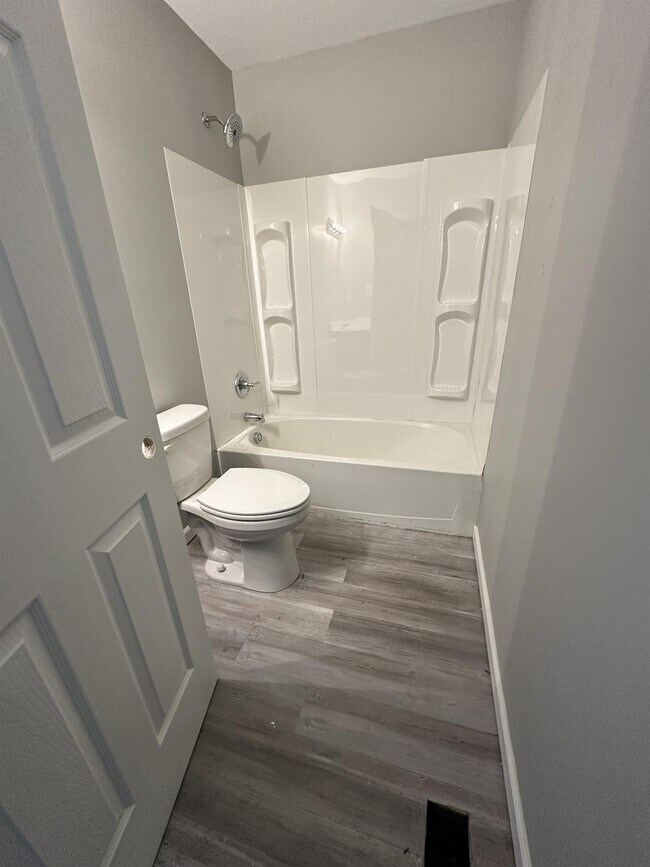 Photo - 1405 Heather Pl