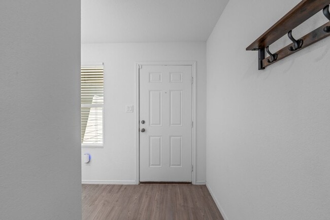 Bright 3-Bed Home with Fenced Yard & Garage in Converse – Modern Comfort, Prime Value