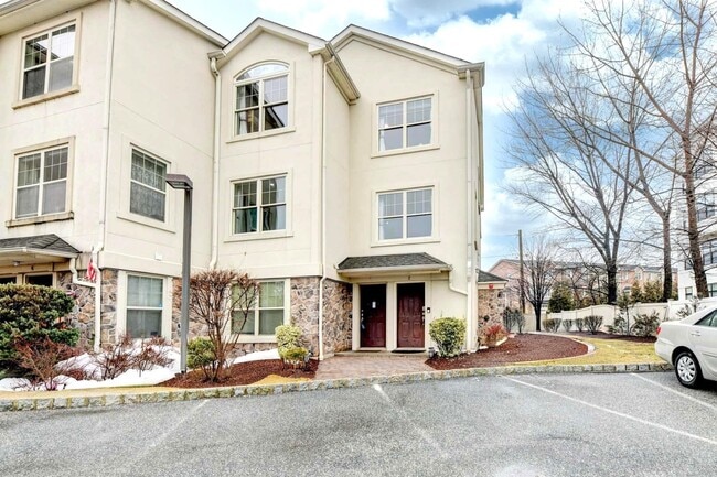 Building Photo - 1625 Paterson Plank Rd Unit 2