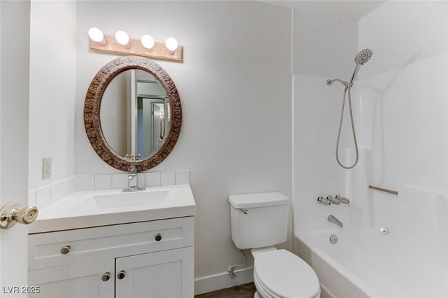 Photo - 4649 Vía Torino