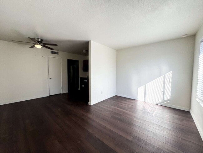 Photo - "Newly Renovated 1-Bed, 1-Bathroom Unit in Yuma" Unidad 3