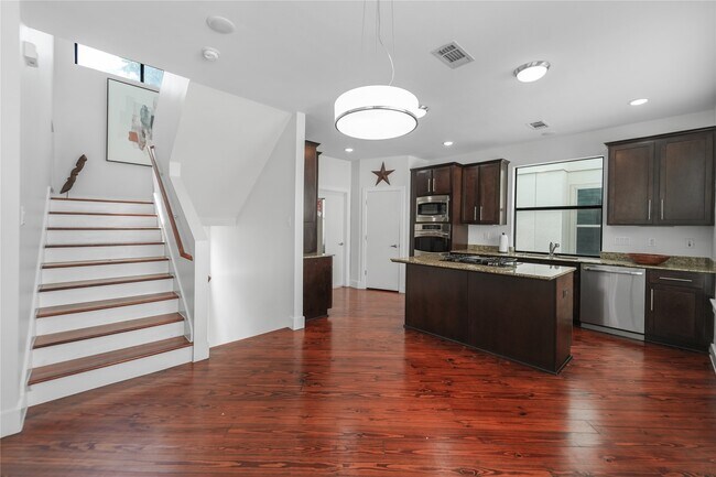 Photo - 2310 Webster St