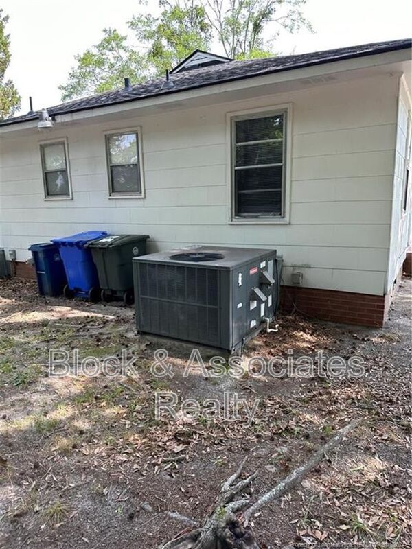 Photo - 200 Post Ave Unidad #2