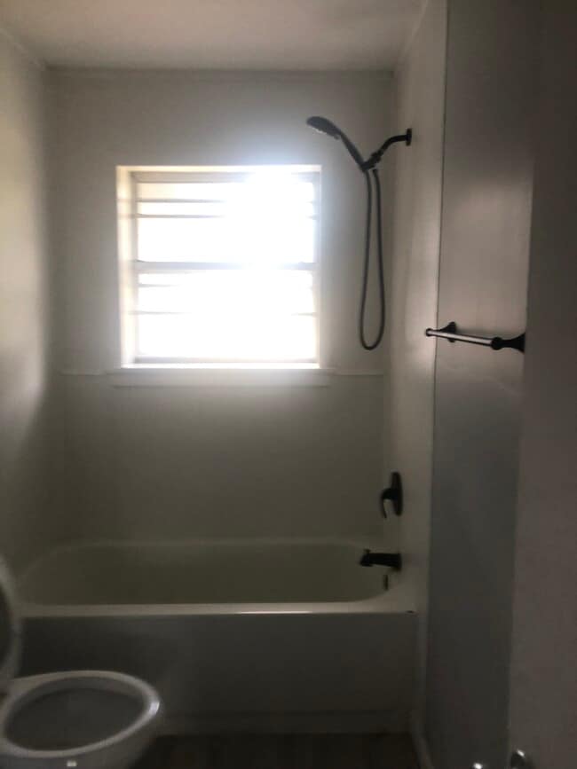 Building Photo - 185 College Ave