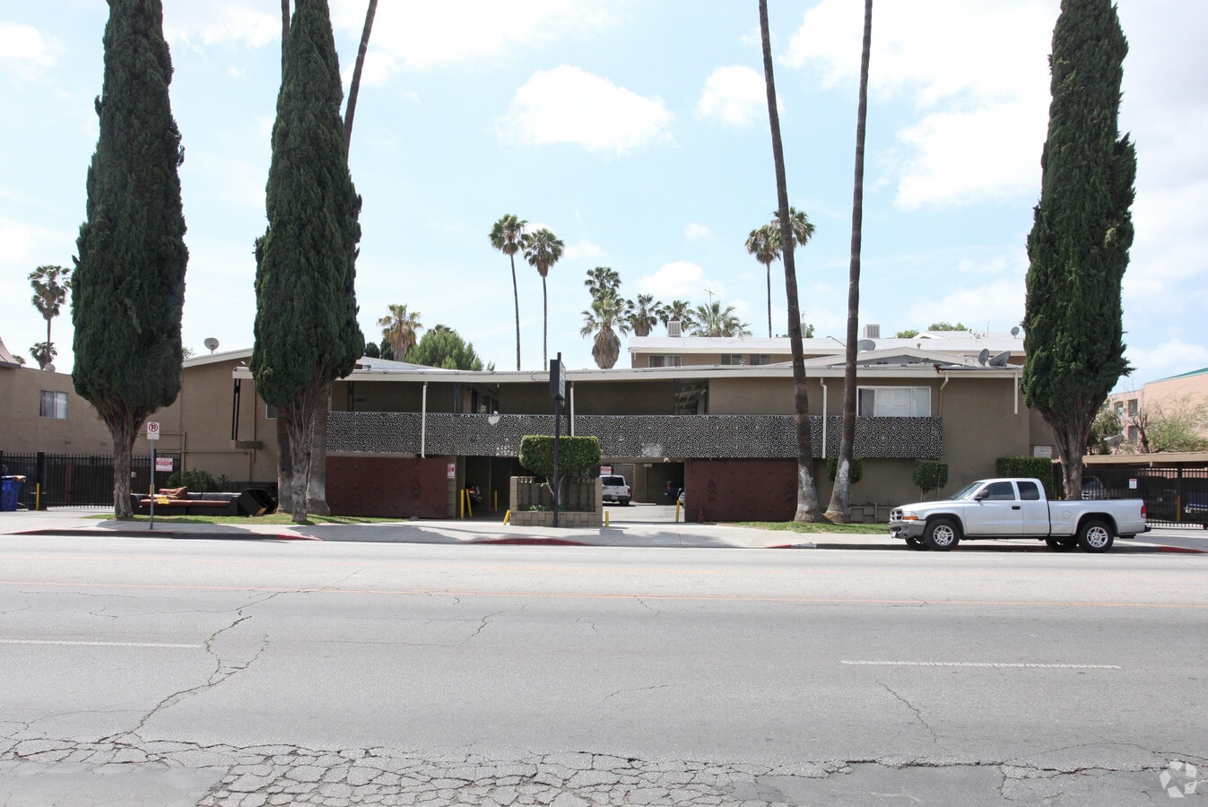 Vanowen Regal Apartments - Vanowen Regal Apartments