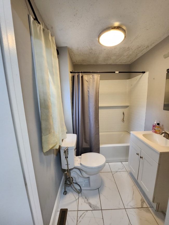 493 Washington Ave Unit 493 Washington Ave, 2nd floor, Albany